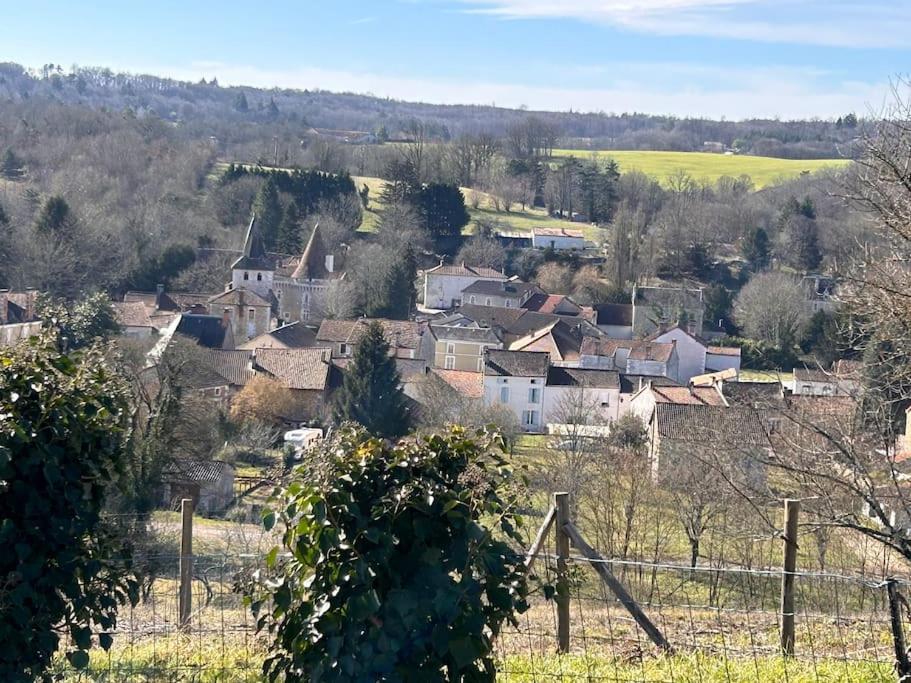 Maison Au Coeur Du Perigord Vert Javerlhac-et-la-Chapelle-Saint-Robert Екстериор снимка